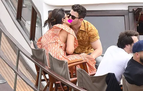 Ciuman di Atas Yacht