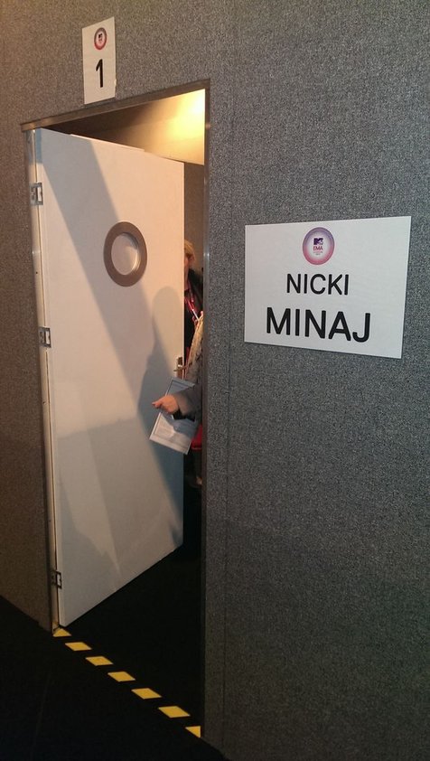 Ruang ganti pribadi Nicki Minaj di event MTV EMA 2014