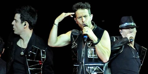 Aksi NKOTB saat konser di Jakarta