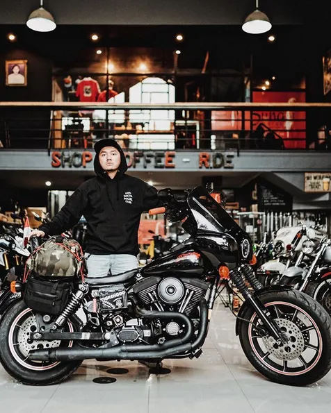 Motor Pertama Masih Disimpan