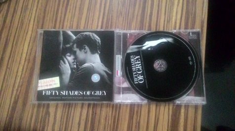 Penampakan package album OST Fifty Shade Of Grey ©KapanLagi.com