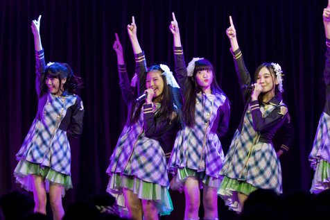 Walau belum lancar, Melody bersyukur gen 4 dan 5 antusias untuk membawakan setlist Pajama Drive © KapanLagi.com/Djoko Poerwanto