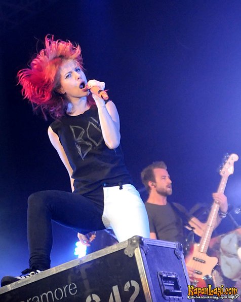 Hayley Williams Tampil Total di Setiap Panggungnya/@Foto: KapanLagi.com®