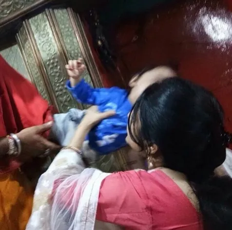 Kira-kira, anak Paridhi mirip siapa ya? ©instagram/paridhiarmy