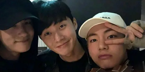 Bersahabat Dengan V BTS