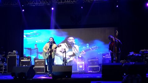 Lewat Angin Pujaan Hujan, syahdunya musik Payung Teduh sukses bikin Kota Malang heboh! ©KapanLagi.com/Cinthya Septavy