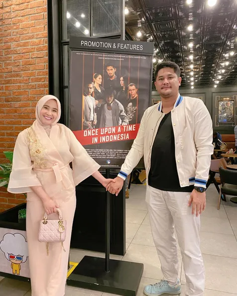 Jodoh Gak Bakal Lari, 10 Pasangan Seleb Ini Cinlok di Tempat Syuting & Berujung Menikah