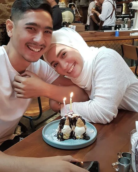 Jodoh Gak Bakal Lari, 10 Pasangan Seleb Ini Cinlok di Tempat Syuting & Berujung Menikah