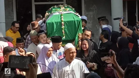Jenazah Ditunggu Warga Jember