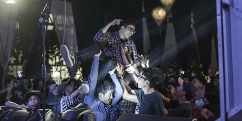 Diabadikan Dengan Format Super8 Cam