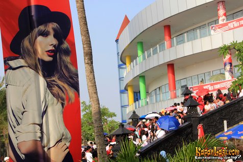 Konser Taylor Swift dipadati para Swifties seluruh Indonesia ©KapanLagi.com/Agus Apriyanto