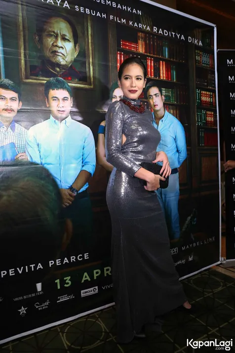 Pevita Pearce senang menghabiskan waktunya bareng kucing peliharaan © KapanLagi.com®/Muhammad Akrom Sukarya