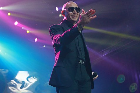 Pitbull raih penghargaan di Grammy Awards 2016. ©Splashnews