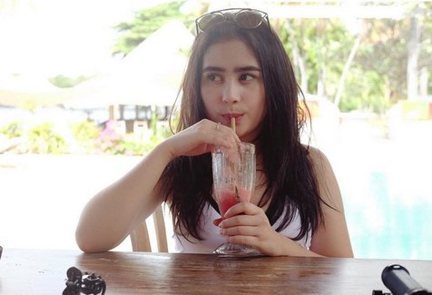 Prilly Latuconsina memang merupakan salah satu bintang muda tanah air yang begitu populer. /©instagram.com/prillylatuconsina96