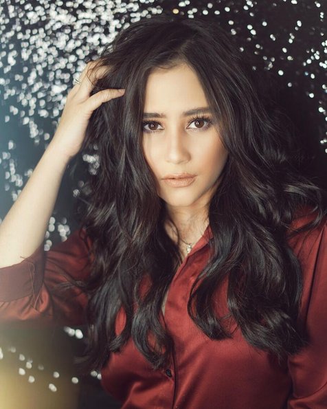 Potong Rambut Jadi Pendek Prilly Latuconsina Makin Tampil Cantik Fresh Kapanlagi Com