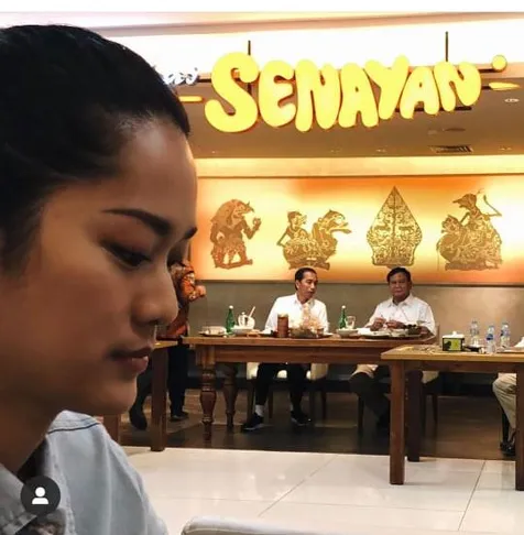 Prisia Grogi Diliatin Jokowi dan Prabowo