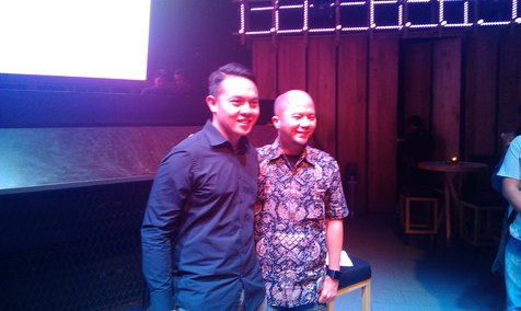 Yudha Permana dan Peter dari Universal Music Indonesia ©KapanLagi.com/Abbas Aditya