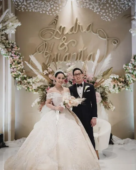Yuanita Christiani & Indra Wiguna