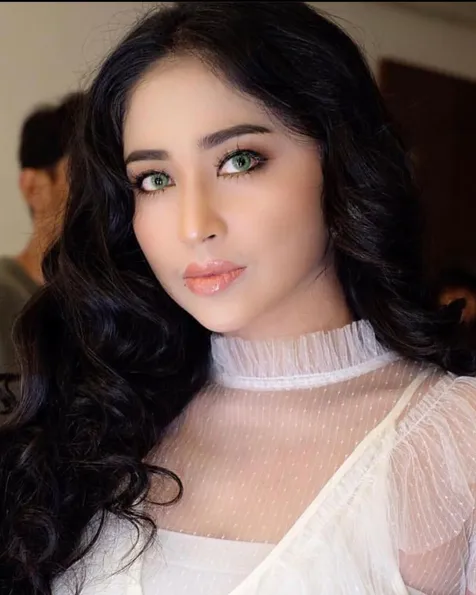 Dewi Perssik