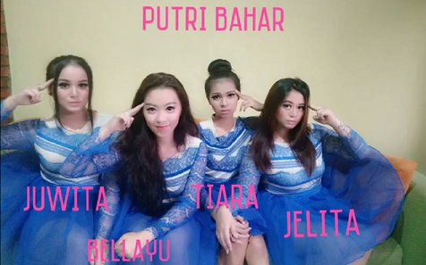 Putri Bahar dengan lagu berjudul Pusing Pala Barbie. ©YouTube - ajuy dewa