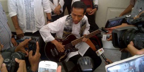 Jokowi Dan Bass Pemberian Bassis Metallica