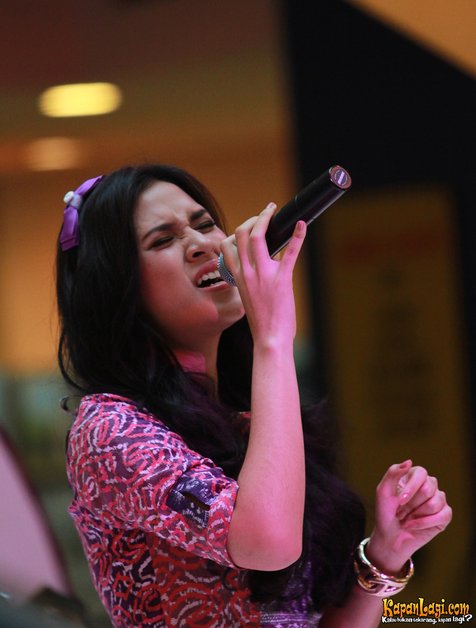 Raisa siap membawakan lagu Slank dengan ciri khasnya