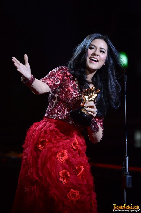 Raisa akan duet dengan Afgan. Penasaran kan? @KapanLagi.com®