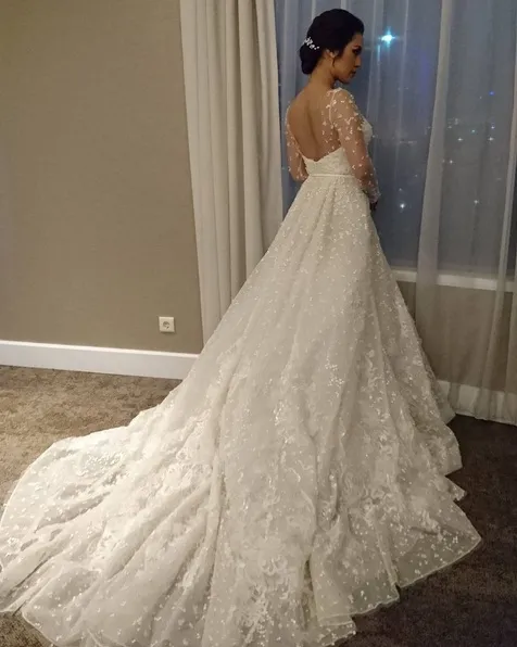 Bagai seorang princess, Raisa pakai gaun bridal karya Elie Saab. /©instagram.com/the.proposal.bridal