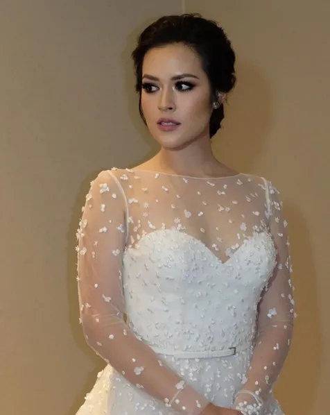 Di hari spesialnya ini, Raisa tampil begitu memukau. Stunning! /©instagram.com/upanduvan