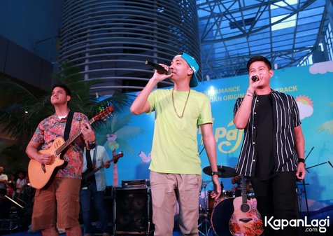 Rayi dan Nino RAN ikut terlibat di single debut Marion Jola © Kapnalagi.com/Muhammad Akrom Sukarya