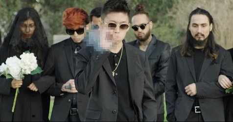 Rich Brian-Watch Out! (credit : instagram.com/brianimanuel)