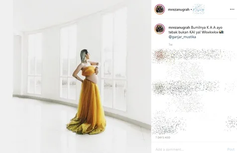 Pajang Foto Maternity Shoot