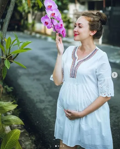 Rianti Cartwright Nainggolan