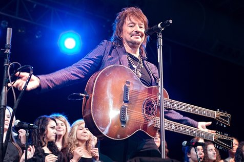 Richie Sambora saat membawakan lagu Lighthouse dalam kampanye anti narkoba di New Jersey ©rollingstone