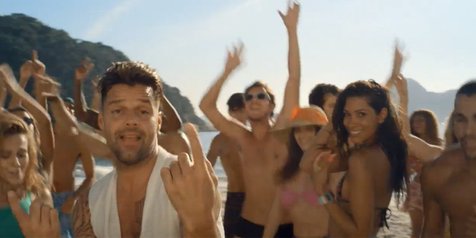 Ricky Martin pada klip Viva/Youtube©