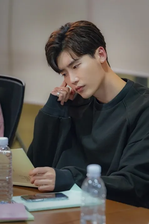 Lee Jong Suk si Genius yang Ketus