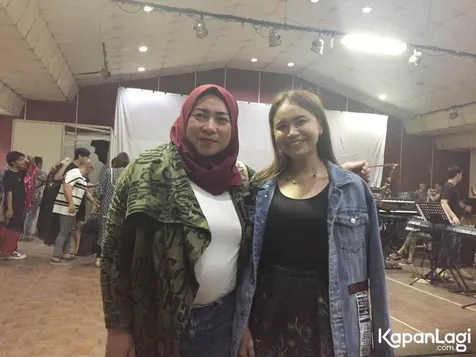 Rossa Bangga dengan Mahasiswa