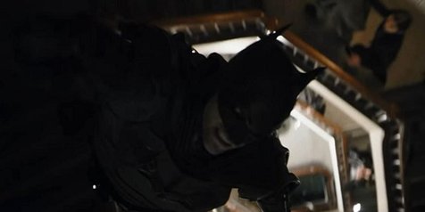 Robert Pattinson beraksi sebagai Batman pada trailer THE BATMAN