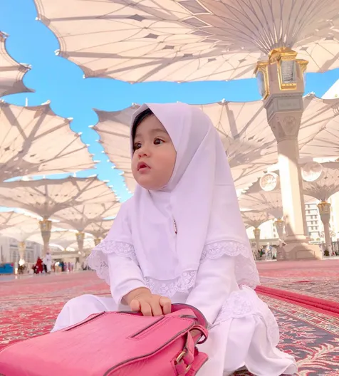 Cantik dalam Balutan Hijab