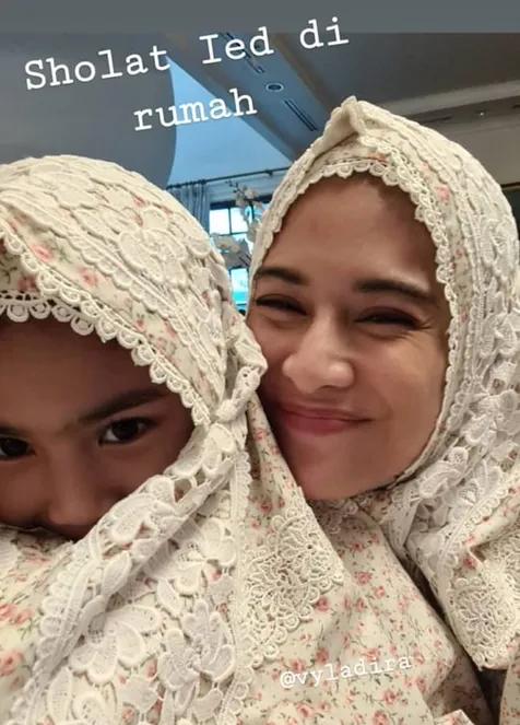 Selfie Kebahagiaan Setelah Melakukan Salat Ied