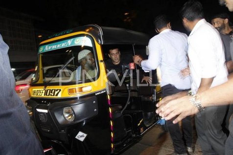 Salman Khan naik bajaj sepulang dari studio ©pinkvilla