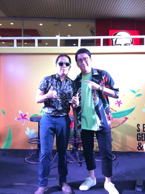 Tampil Bareng Idola