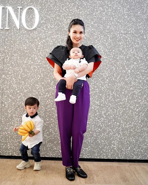 Dua Anak Cukup Bagi Sandra
