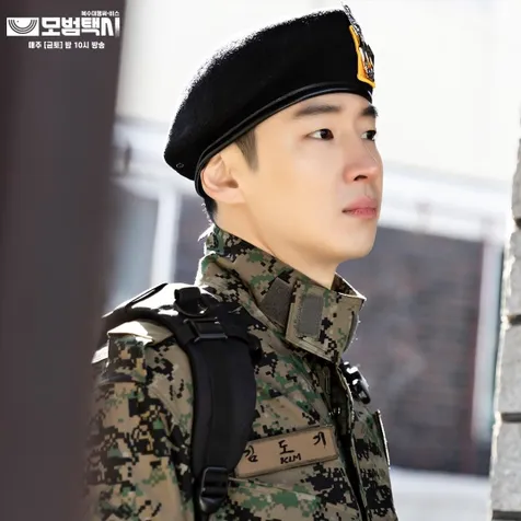 Bukan Kang Sopir Biasa, Intip Gaya Keren Lee Je Hoon yang Comeback dalam Drama 'TAXI DRIVER'