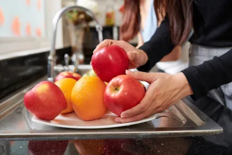 Pisahkan Buah dan Sayuran dengan Bahan Lain