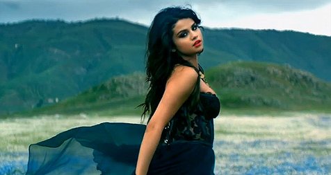 Selena dalam klip Come & Get It @starpulse.com