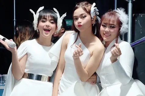 Ketiganya Tampil Anggun