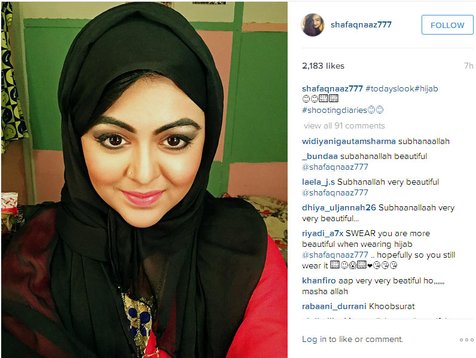 Shafaqnaaz tampil beda dengan hijabnya © Instagram.com/shafaqnaaz777