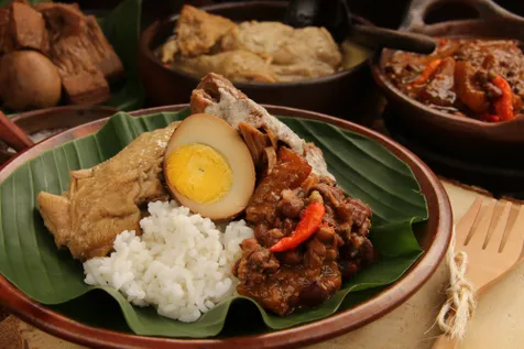 Nasi Gudeg dan Sego Koyor Mbak Tum