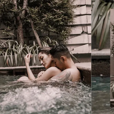 Berpelukan di Kolam Renang